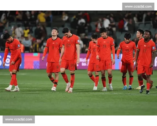 国足鏖战乌兹别克全场激荡攻防转换展现拼搏精神与技战术对抗亮点