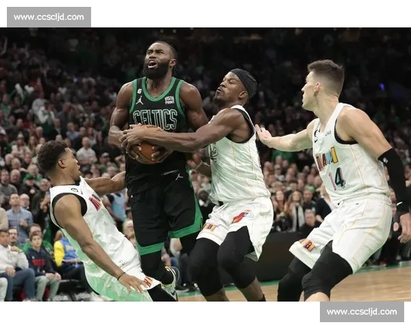 凯尔特人对决热火第四节攻防拉锯改写胜负走向关键时刻群星爆发